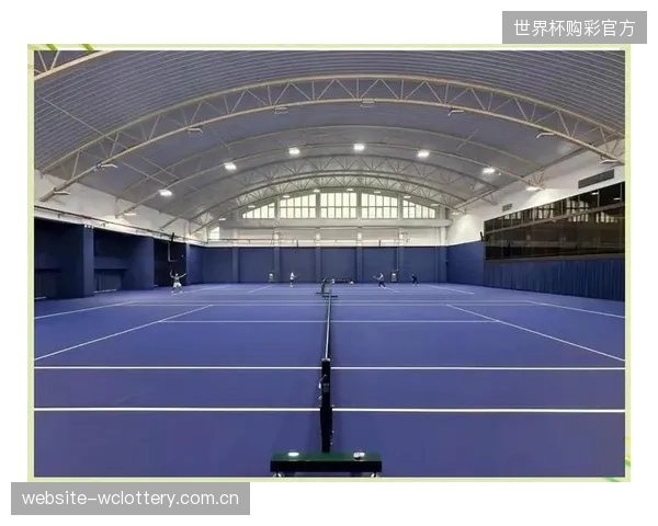 天府机场运动区地面首次参照网球场标准，检验丙烯酸涂层在复合应力下的弹性极限